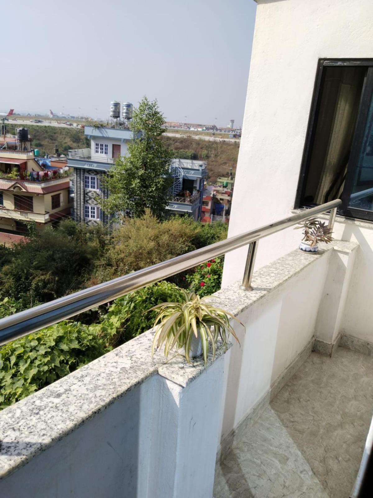 Kathmandu Airport View Hotel And Lodge Exteriör bild